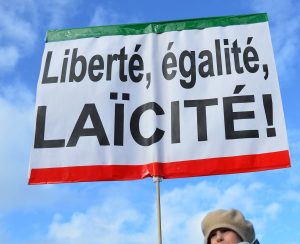 Laïcité: sortir des seules polémiques pour en faire un bien commun partagé
